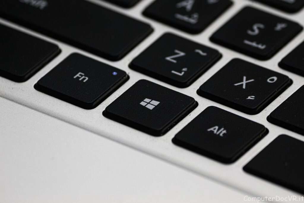 tasto windows nero su pc grigio