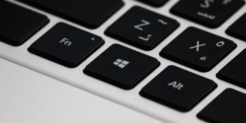 tasto windows nero su pc grigio
