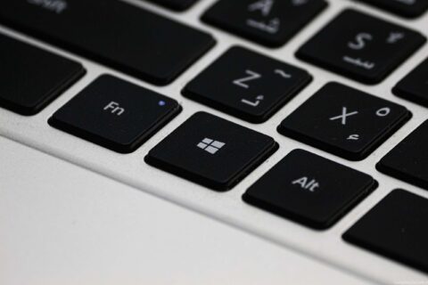 tasto windows nero su pc grigio